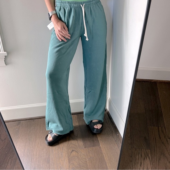 NWT Perfect White Tee Hailey Wideleg Sweatpants - Picture 4 of 8